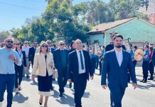 Funcionarios del Departamento de Salud Municipal y Cesfam de Tierra Amarilla desfilaron ante la comunidad
