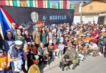 Carabineros y Gendarmería junto a párvulos de jardín Semillitas del Chañar del SLEP Atacama desfilaron para conmemorar el 21 de mayo