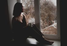 Brecha de género en salud mental crece e indicadores empeoran respecto a 2022