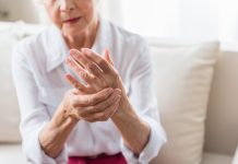 Nuevo PAD creado por Achs Salud y Fonasa reducirá entre un 27% y 37% costos de cirugías por Dedo en Gatillo y Túnel Carpiano, respectivamente