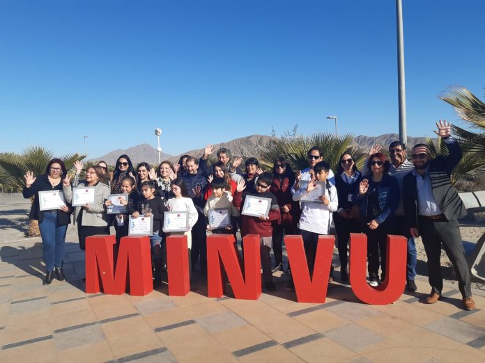 Foto entrega becas escolares Servicio de Bienestar 2023