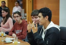 Gobernador Miguel Vargas encabeza desayuno con estudiantes de Atacama premiados con la Distinción a la Trayectoria Educativa