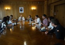 Ministro Montes se reúne con ONG Desafío Levantamos Chile y TECHO Chile para coordinar trabajo de reconstrucción en zonas afectadas por los incendios