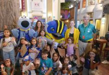 Junto a Fiú, niñas y niños juegan a ser censistas en Kidzania