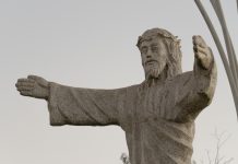 Renace con colores y áreas verdes la rotonda Cristo Minero en Tierra Amarilla
