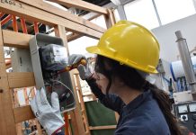 Obtienen licencia SEC clase C para instalaciones eléctricas domiciliarias al titularse como Técnico Universitario en Electricidad de la UDA