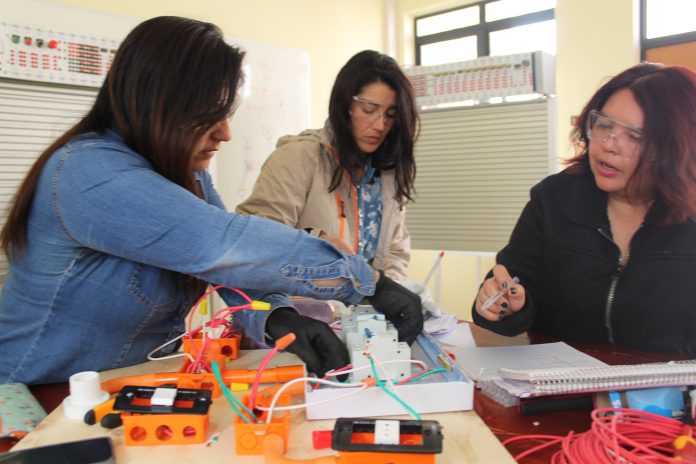 Curso Mujeres Instaladoras electricas (36)