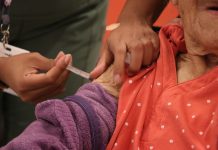Más de 13 mil personas mayores aún no reciben sus dosis contra la Influenza
