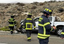 Volcamiento de vehículo menor deja a dos personas lesionadas al norte de Carrizal Bajo