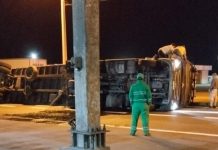 Camión que transportaba fruta y verdura volcó en Chañaral
