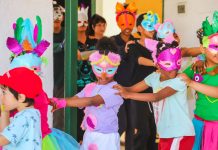 Gestoras de Uniendo Imaginarios realizan talleres de creación de máscaras y comparsa a infancias en Caldera