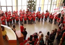 Coro de adultos mayores llevaron el espíritu navideño al Municipio de Copiapó