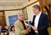 «El largo caminar por una demanda justa»: Presentan libro que rinde homenaje a los profesores que lucharon por la deuda histórica