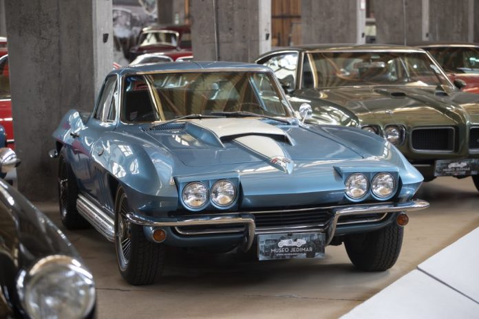 Chevrolet65-Corvette