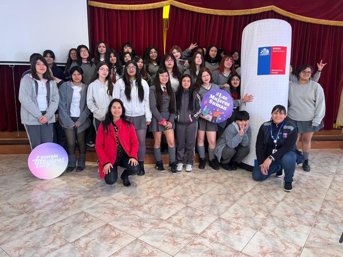 3 Con charlas motivacionales incentivan a niñas y adolescentes a sumarse al sector energético