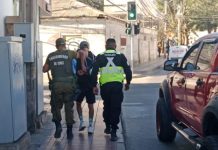 DISEM retiene a dos individuos por sorprenderlos en flagancia robando especies tras romper vidrio de los automóviles