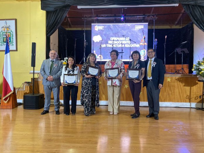 Reconocimiento a docentes y asistentes del territorio Huasco (2)