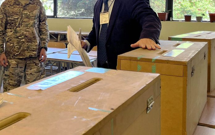 Imagen-colegios-son-locales-de-votacion-foto-dpr-biobio-e1729891727282