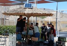 Estudiantes de Técnico en Energía Solar realizan proyecto para cargar equipos electrónicos con paneles solares