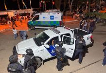 Carabineros y Armada detienen a dos sujetos con órdenes vigentes durante el Festival El Velero en Huasco