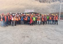 Trabajadores y trabajadoras de empresas socias de CChC Atacama disfrutaron de intervenciones culturales en obra junto a Juanito Ayala