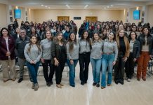 Trabajadoras de Kinross inspiraron a más de 180 estudiantes en conversatorio sobre mujeres y minería