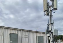 SEREMI de Transportes y Telecomunicaciones revisa el funcionamiento en terreno de la antena móvil de Claro para fortalecer las comunicaciones ante el sistema frontal