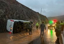 En Vallenar: Personal COP colaboró en volcamiento vehicular tras desprendimiento de material en la Ruta 5 Norte