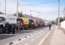 Gobierno Regional y Nueva Atacama despliegan plan de emergencia con 17 camiones aljibe para abastecer de agua potable a Huasco y Freirina