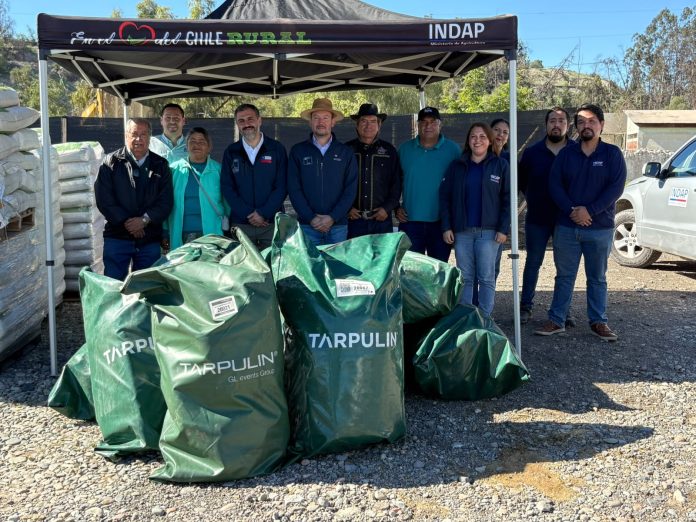 Entregan 10 estanques móviles de agua a crianceros de Vallenar