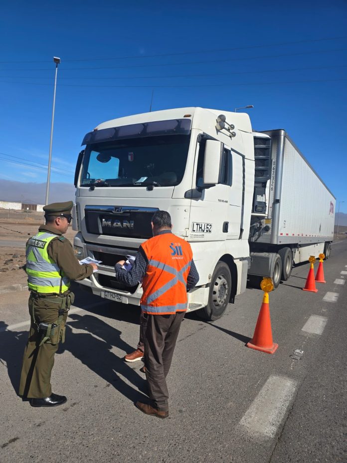 Carabineros, SAG y SII realizan fiscalización conjunta en Ruta 5 Norte