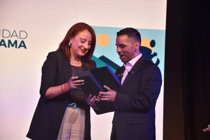 Forlin Aguilera inicia segundo periodo como rector de la UDA con un respaldo que marca un hito institucional