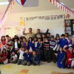 Trabajadores de Kinross reviven tradición de infancia y entregan ropa nueva a estudiantes de Paipote