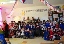 Trabajadores de Kinross reviven tradición de infancia y entregan ropa nueva a estudiantes de Paipote