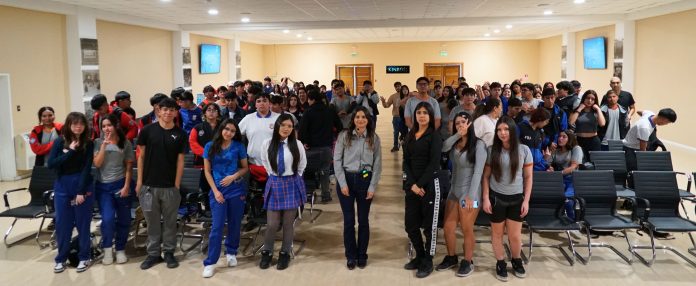 Estudiantes en Kinross 01