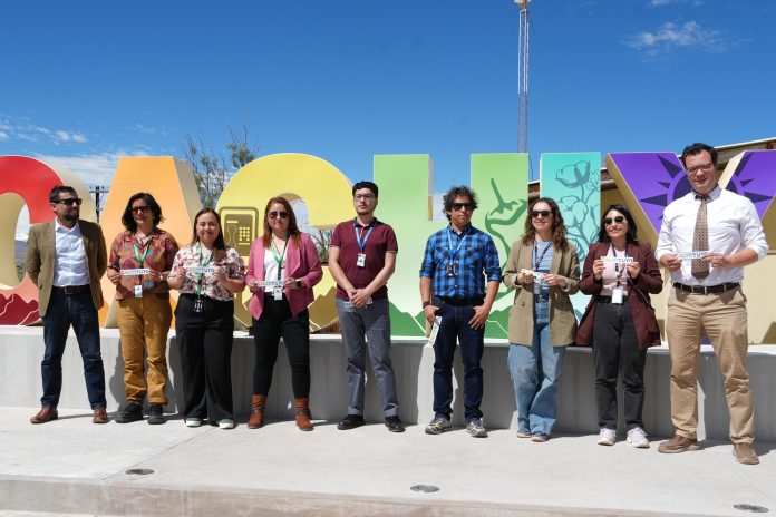 Foto inauguración Letras Volumétricas reconocimiento a equipos Minvu Serviu y municipio de Vallenar