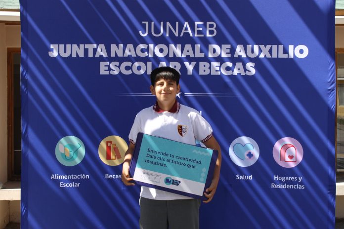 Junaeb Atacama finaliza exitosamente la entrega de computadores en las nueve comunas de la región