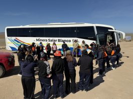 Minera Salar Blanco y CORPROA impulsan colaboración para acercar el Desierto Florido a estudiantes de Copiapó