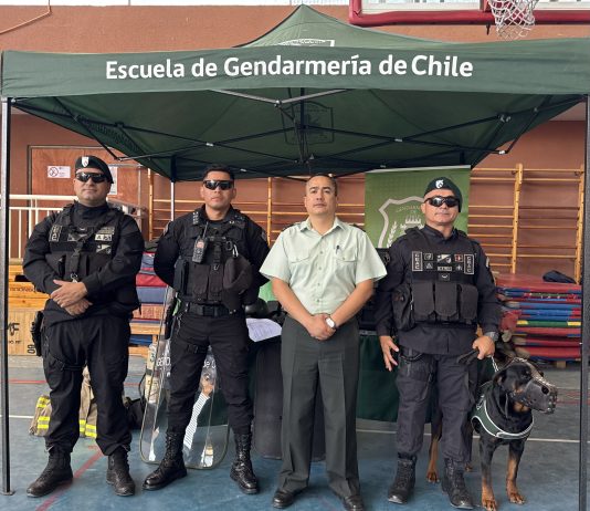 Gendarmería dio a conocer su oferta formativa en feria vocacional de Chañaral