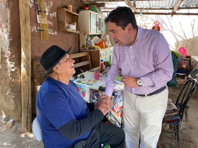 Gobierno Regional entrega 80 GiftCard a familias de Alto del Carmen para apoyar reparación de viviendas tras las lluvias