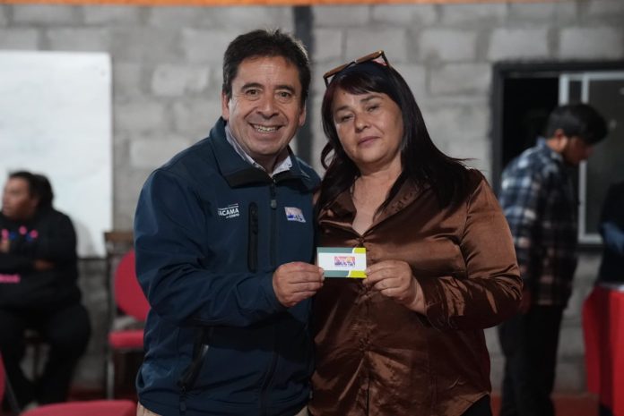 Gobierno Regional entrega de 40 nuevas GiftCard para apoyar la recuperación de familias afectadas por las lluvias en el borde costero de Atacama
