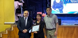Docentes y asistentes de la educación del territorio Huasco reciben reconocimiento por sus años de servicio