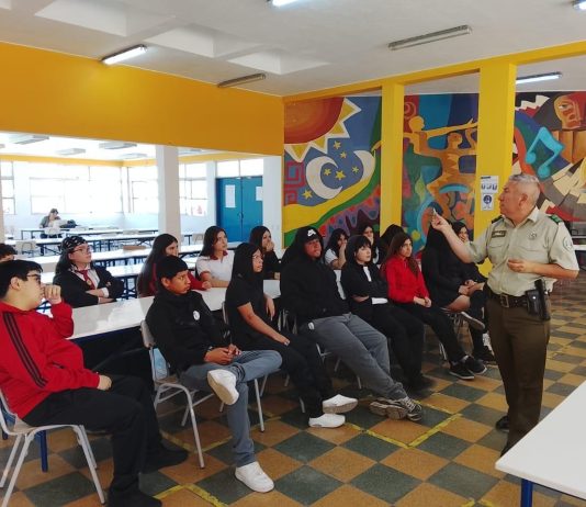 CARABINEROS REALIZÓ CHARLA PREVENTIVA A BRIGADA ESCOLAR DEL LICEO EL PALOMAR