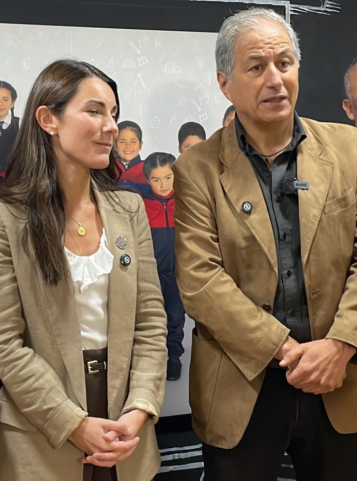 COLEGIO DE PROFESORES: “LA MINISTRA ARZOLA DEBERÍA DEFENDER EL PRESUPUESTO DE EDUCACIÓN Y NO JUSTIFICAR SUS RECORTES, COMO LO HIZO CON ‘YO ELIJO MI PC’”
